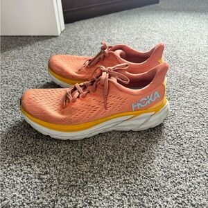 Hokas